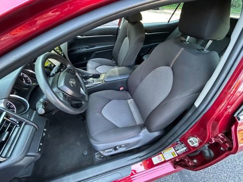 Used 2019 Toyota Camry LE image 18