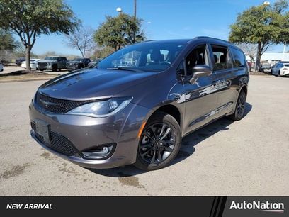 Used 2020 Chrysler Pacifica Touring-L w/ Advanced Safetytec Group