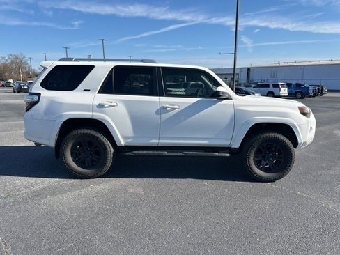 Used 2017 Toyota 4Runner SR5 image 5