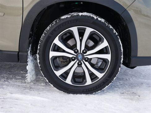 Used 2023 Subaru Forester Limited w/ Popular Package #3 image 9