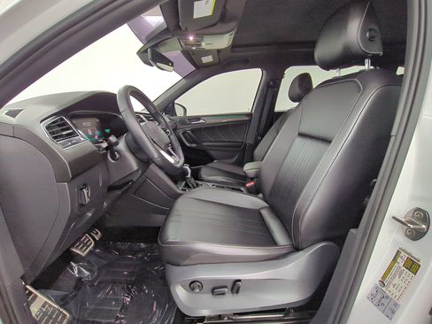 Used 2022 Volkswagen Tiguan SE R-Line FWD image 5