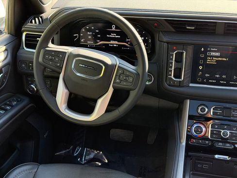 Used 2023 GMC Yukon Denali AWD/4WD image 12