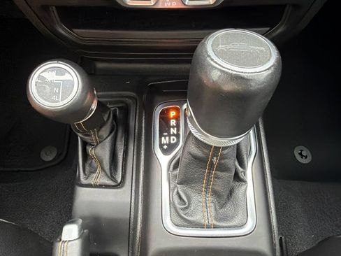 Used 2023 Jeep Gladiator Overland AWD/4WD image 39