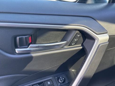 Used 2022 Toyota RAV4 XLE Premium image 39