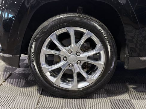Used 2019 Jeep Grand Cherokee Summit w/ Skid Plate Group AWD/4WD image 16