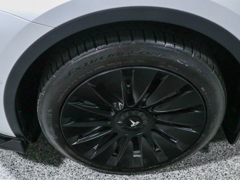 Used 2021 Tesla Model Y 2WD image 10