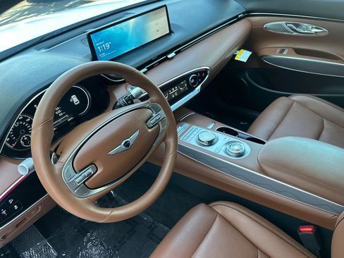 Used 2023 Genesis GV70 2.5T w/ Advanced Package image 11