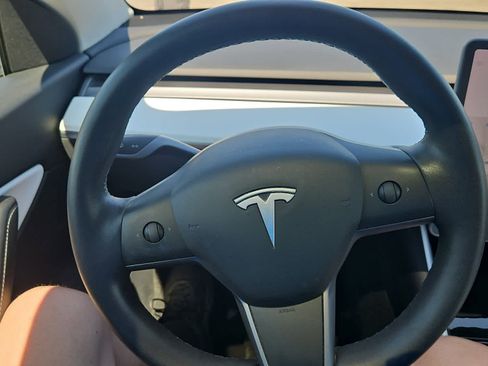 Used 2021 Tesla Model Y Performance image 18