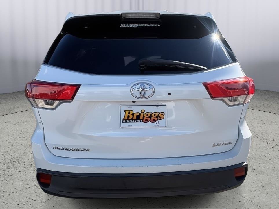 Used 2018 Toyota Highlander Plus AWD/4WD image 4
