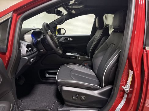 New 2026 Chrysler Pacifica Limited AWD/4WD image 21