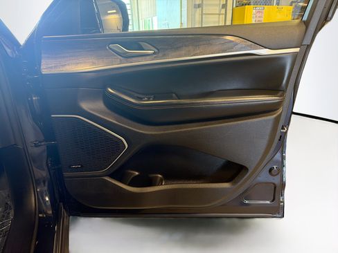 Used 2024 Jeep Grand Cherokee Limited 4xe image 34