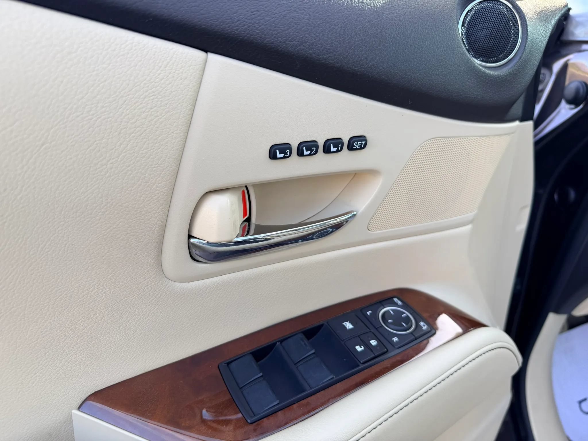 Used 2013 Lexus RX 450h AWD w/ Navigation Pkg image 24