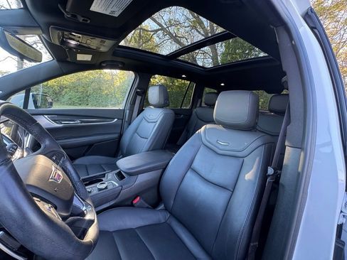 Used 2023 Cadillac XT6 Sport w/ Technology Package image 14