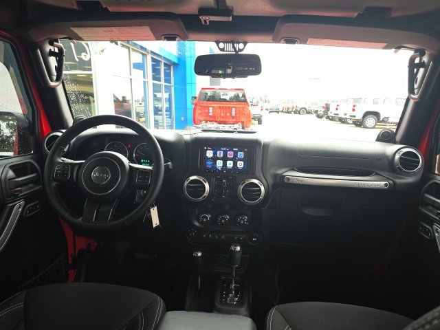 Used 2014 Jeep Wrangler Unlimited Sahara w/ Connectivity Group AWD/4WD image 8