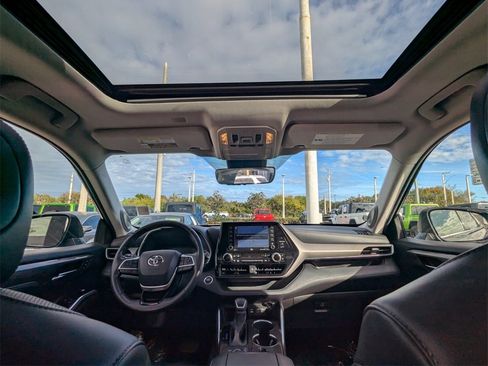 Used 2022 Toyota Highlander Limited image 22