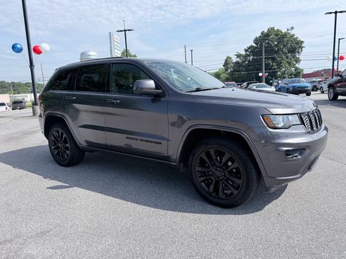 Used 2019 Jeep Grand Cherokee Altitude RWD image 2