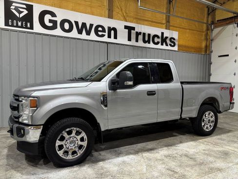 Used 2020 Ford F250 XLT w/ XLT Value Package AWD/4WD image 4