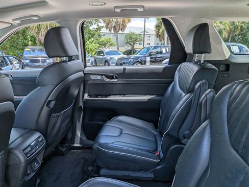 Used 2023 Hyundai Palisade Limited FWD image 14