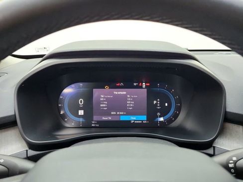 Certified 2025 Volvo XC40 B5 Plus AWD/4WD image 24
