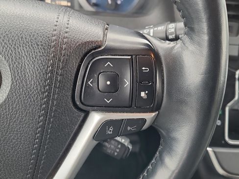 Used 2019 Toyota Sienna Limited image 11