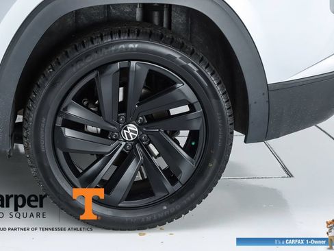 Used 2023 Volkswagen Atlas Cross Sport SE w/ Panoramic Sunroof Package FWD image 6