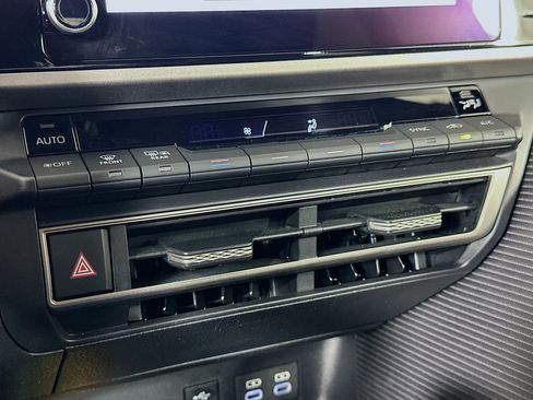 Used 2025 Toyota Camry SE FWD image 23