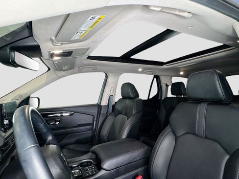 Used 2025 Honda Pilot Touring image 16