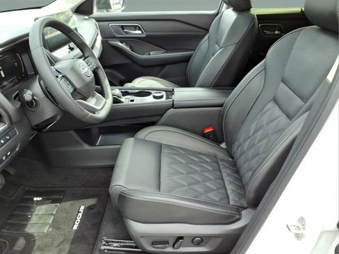 Certified 2026 Nissan Rogue Platinum w/ Platinum Premium Package AWD/4WD image 14