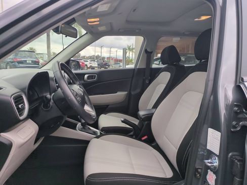 Used 2025 Hyundai Venue SEL FWD image 23