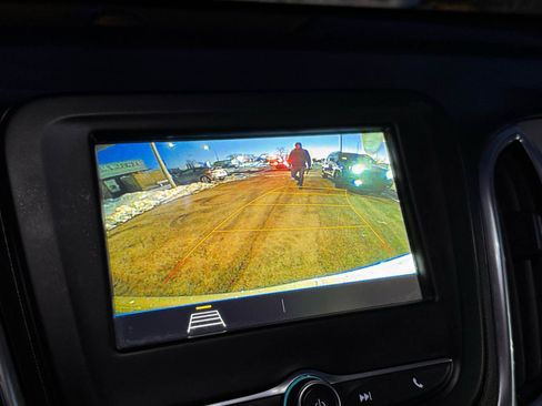 Used 2019 Chevrolet Equinox LS FWD image 11