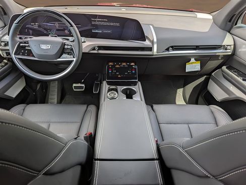 New 2026 Cadillac Vistiq Luxury AWD/4WD image 17