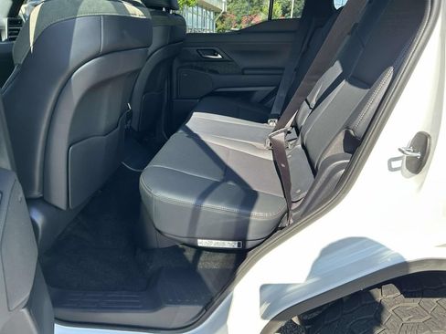 Used 2024 Lexus GX 550 AWD/4WD image 12