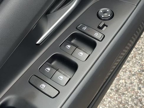 New 2025 Hyundai Elantra SE image 18