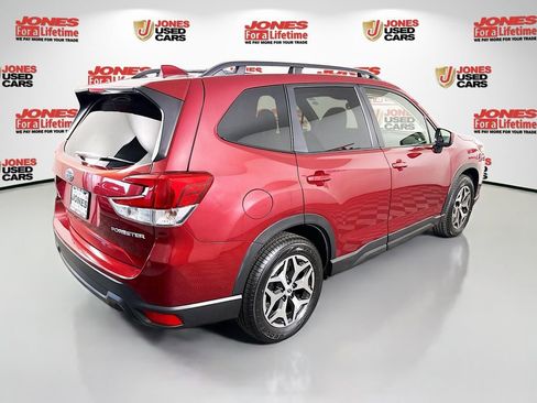 Certified 2022 Subaru Forester Premium AWD/4WD image 17