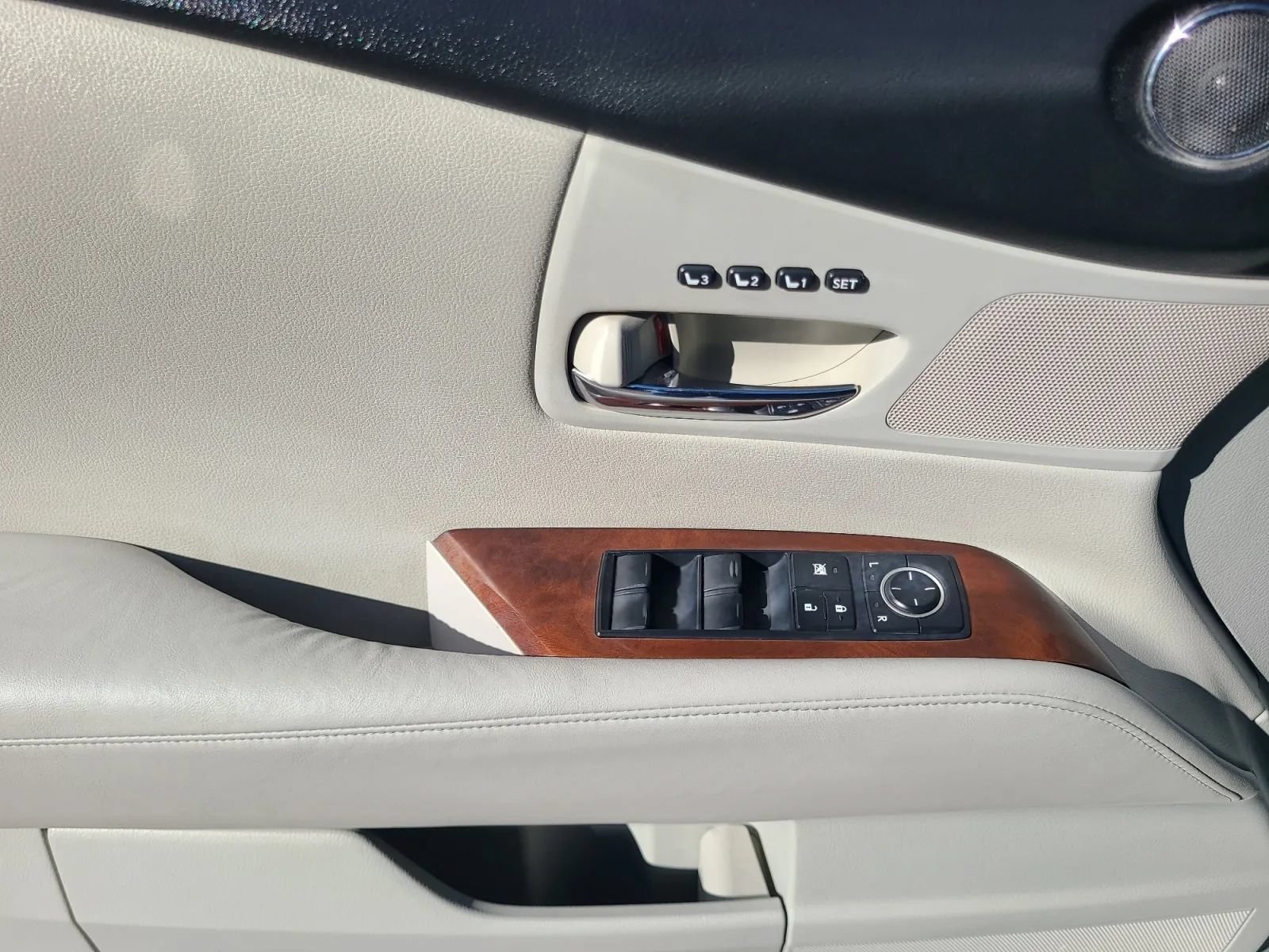 Used 2011 Lexus RX 350 2WD w/ Premium Pkg image 10