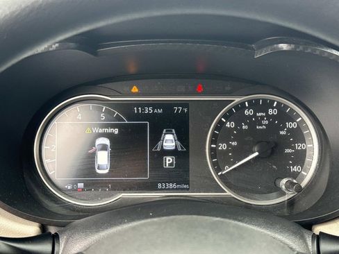 Used 2021 Nissan Versa SV image 27