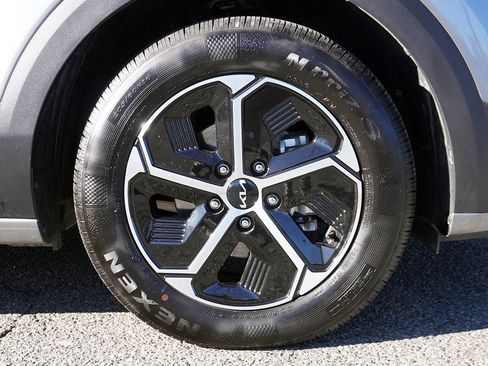 Used 2025 Kia Niro EX w/ EX Cold Weather Package image 24