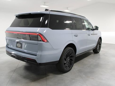 New 2025 Lincoln Navigator Reserve w/ Jet Appearance Package image 8