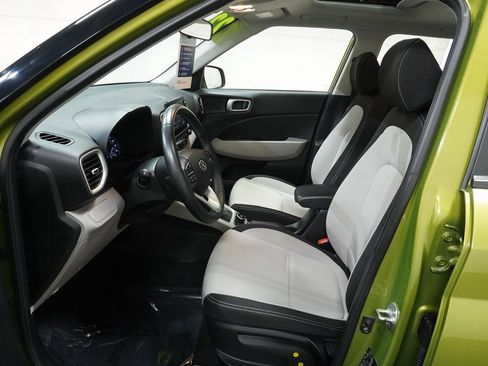 Certified 2022 Hyundai Venue SEL w/ Cargo Package image 11