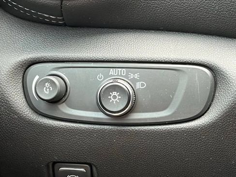 Used 2022 Chevrolet Blazer LT w/ Sound & Technology Package FWD image 34