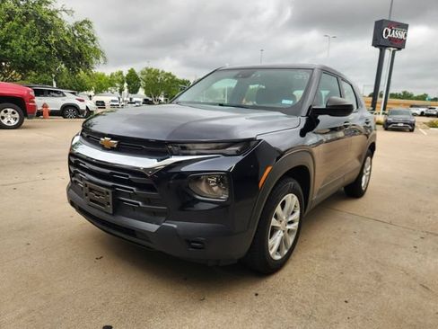 Used 2021 Chevrolet TrailBlazer LS AWD/4WD image 3