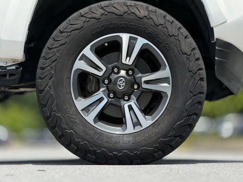 Used 2017 Toyota Tacoma TRD Sport w/ Premium & Technology Package RWD image 21