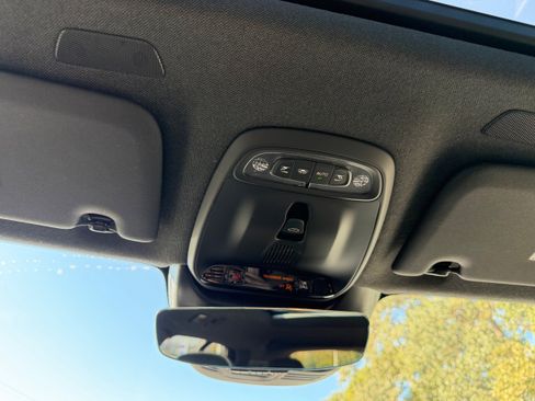 Used 2022 Volvo XC40 T4 R-Design w/ Advanced Package image 22