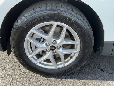 Used 2024 Ford Edge SEL image 9