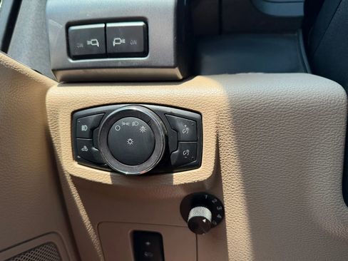 Used 2019 Ford F250 XLT w/ XLT Premium Package image 16