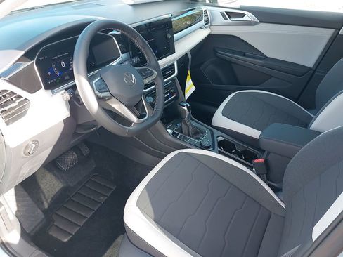 New 2026 Volkswagen Taos SE image 13