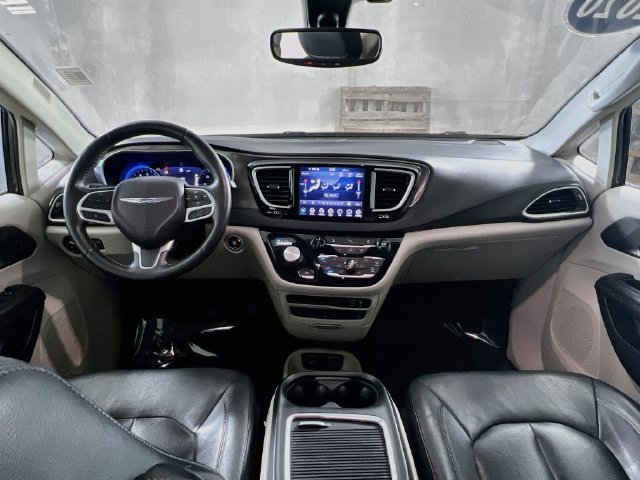 Used 2020 Chrysler Pacifica Touring-L Plus FWD image 28