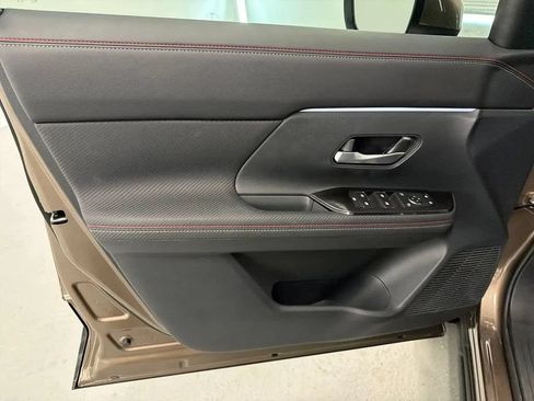 Used 2025 Nissan Kicks SR FWD image 12