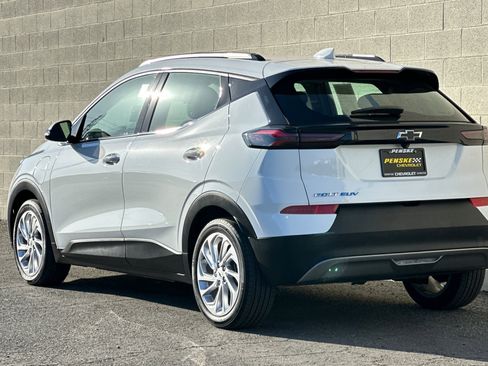 Used 2022 Chevrolet Bolt EUV LT image 6