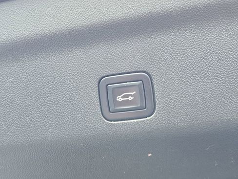 Used 2023 Chevrolet Suburban LT w/ LT Signature Plus Package image 9